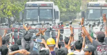  ??  ?? Angry protesters flash the three-finger sign of resistance as they face cops deployed to disperse them in Mandalay, Myanmar.