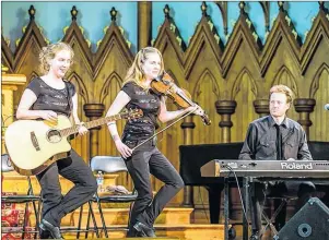  ?? SUBMITTED PHOTO ?? The Ross Family - composed of Stephanie on guitar, Danielle on fiddle and Johnny on the piano - will be entertaini­ng the crowd at the Clammin N’ Jammin evening with its energetic Acadian and Scottish music Sept. 16 in Abram-Village.