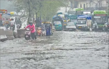  ?? SANCHIT KHANNA/HT PHOTO ?? Water-logging after heavy rainfall at Anand Parbat on Tuesday. n