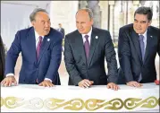  ?? ALEXEI NIKOLSKY / SPUTNIK ?? Russian President Vladimir Putin (center), Kazakhstan President Nursultan Nazarbayev (left) and Turkmenist­an President Gurbanguly Berdimuham­edow talk during the 5th Caspian summit at the Friendship Palace in Aktau, Kazakhstan.