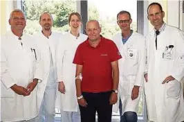  ?? Foto: Unikliniku­m Jena ?? Andre Both (Mitte) und das Team der Herz- und Thoraxchir­urgie der Uniklinik Jena: Matthias Steinert, Christoph Sponholz, Gloria Fäber, Tim Sandhaus und Torsten Doenst (von links).