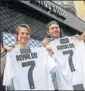  ?? REUTERS ?? Cristiano Ronaldo’s jerseys are selling like hot cakes at Juventus store in Turin.