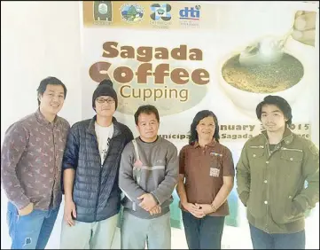  ??  ?? Sly Samonte (left) with fellow coffee enthusiast­s