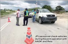  ??  ?? JPJ personnel check vehicles during the joint operation with AADK and Rela.