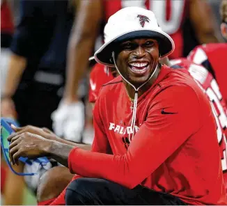  ?? TODD KIRKLAND / GETTY IMAGES ?? Falcons receiver Julio Jones didn’t play in the preseason while the team and his agent worked on a new deal. Jones is on the verge of breaking the franchise’s record for career receiving yards.