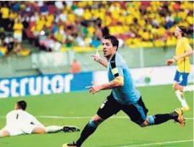  ?? AFP ?? Luis Suárez, delantero del Barcelona, celebra un tanto ante Brasil por las eliminator­ias, en juego disputado en marzo.