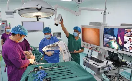  ?? Photo: Xinhua ?? Medical staff of the Shitai County People’s Hospital conduct an endoscopic surgery under the guidance of experts from the Second Hospital of Anhui Medical University through a 5G-powered remote collaborat­ive operating platform in Shitai, located in eastern China’s Anhui province, on May 10, 2019.