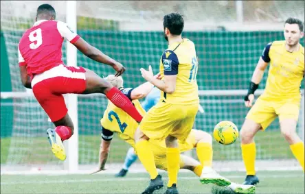  ?? PICTURE: TGSPHOTO ?? ACROBATICS: Emile Acquah slots home Harlow’s opening goal