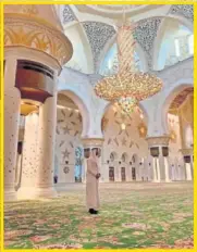  ??  ?? RAMOS. Visita a la mezquita.