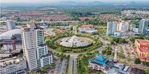  ?? BERNAMA PIC ?? A bird’s eye view of Ayer Keroh in Melaka on Thursday. Public service remains in function despite the dissolutio­n of the Melaka State Legislativ­e Assembly.