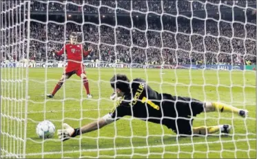  ??  ?? KROOS. Jugó ante el Madrid, con el Bayern, en la 2011-12. Marcó su penalti en la tanda final.