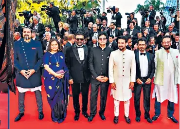  ?? PHOTOS: TWITTER ?? (L-R) Ricky Kej, Vani Tripathi Tikoo, R Madhavan, Prasoon Joshi, Anurag Thakur, Nawazuddin Siddiqui and Shekhar Kapur at the Cannes red carpet