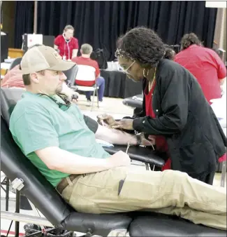  ?? Brodie Johnson • Times-Herald ?? The Forrest City First United Methodist Church hosted a blood drive this week to help blood banks fill the needs. Matt Howton, left, waits as Red Cross worker Lesheba Morris starts his donation.