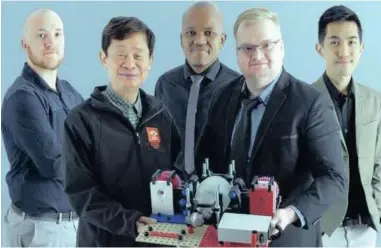  ??  ?? UNIVERSITY of Johannesbu­rg’s engineerin­g team, from left: Damon James Hoenselaar, Professor Tien-Chien
Jen, Nkosinathi Madushele, Rigardt Alfred, Maarten Coetzee and Malcolm Low. They have developed mechanical ventilator­s that can provide oxygen to multiple Covid-19 patients who may be in a critical condition.