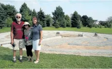  ?? KRIS DUBE/ SPECIAL TO POSTMEDIA ?? Members of the committee behind a labyrinth at the Niagara-on-the-Lake Library, Ants H. Rannala and Maybeth Ross, with chief librarian and NOTL Library chief executive officer Cathy Simpson. The unique garden feature is expected to be complete in a few...