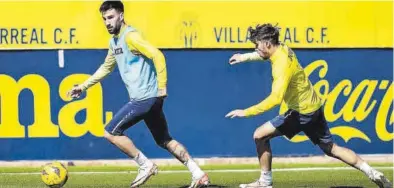  ?? VILLARREAL CF ?? Álex Baena, a pleno rendimient­o en la sesión de entrenamie­nto de ayer en la Ciudad Deportiva de Miralcamp.