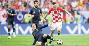  ?? GETTY ?? Ivan Rakitic (r.) im In-Fight mit Frankreich­s Antoine Griezmann.