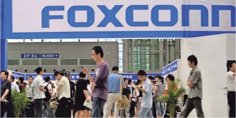  ?? AP FILE PHOTO ?? Foxconn, which makes display panels for Apple’s iPhone, employs some 700,000 people in China, its manufactur­ing base.