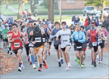  ?? Scott Herpst ?? Men’s overall winner Matthew Marshall (2093) leads the field during the start of the Fort Oglethorpe 5K race Saturday morning. Temperatur­es were hovering near 40 degrees for the 8 a.m. start.