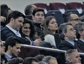  ?? CÉSAR RANGEL ?? Messi va veure el partit molt a prop de l’exblaugran­a Bodiroga