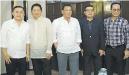  ?? (Presidenti­al photo) ?? PRESIDENT Duterte apologized to God in a meeting with Jesus is Lord Church Worldwide founder and president Bro. Eddie Villanueva at Malacañang Park. Story on Page 4.