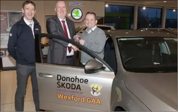  ??  ?? Wexford Senior hurling manager Davy Fitzgerald is presented with a new Skoda Octavia by Aidan O’Leary and Austin Codd of Donohoe Skoda, Enniscorth­y.