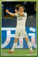  ??  ?? Gareth Bale celebra tras marcar ayer su tercer tanto.