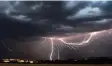  ?? Foto: dpa ?? Sommergewi­tter werden oft von Hagel oder Starkregen begleitet.