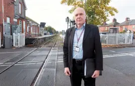  ?? ?? Cllr Gerry Clark has said planned work on Cookham railway station’s level crossing will cause ‘unacceptab­le’ disruption. Ref: 134984-9.