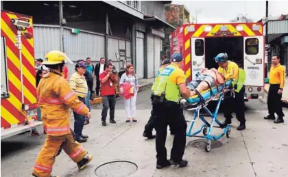  ?? TOMADA DE FACEBOOK ?? El motociclis­ta estaba trabajando en el momento del accidente.