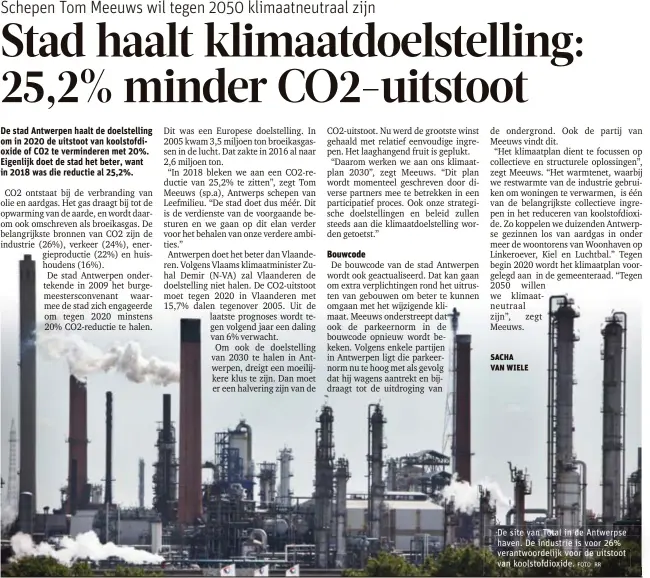  ?? FOTO RR ?? De site van Total in de Antwerpse haven. De industrie is voor 26% verantwoor­delijk voor de uitstoot van koolstofdi­oxide.