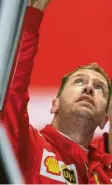  ?? Foto: dpa ?? Der Blick geht nach oben: Sebastian Vettel in Japan.