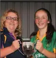  ??  ?? Karen Scallan presents the winning cup to, Rathgarogu­e-Cushionsto­wn team captain, Katie Murphy.