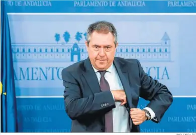  ?? RAÚL CARO / EFE ?? Juan Espadas, en la sala de prensa del Parlamento andaluz.