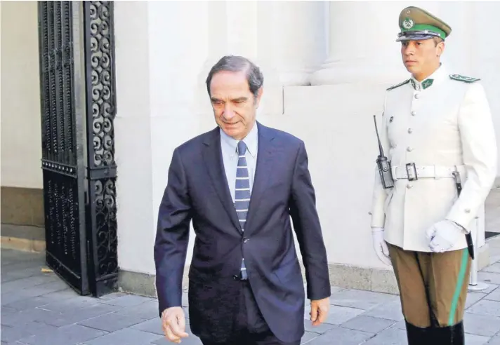  ??  ?? ► El ministro de Justicia, Hernán Larraín, está a cargo de la elaboració­n de la indicación a la ley de adopciones.