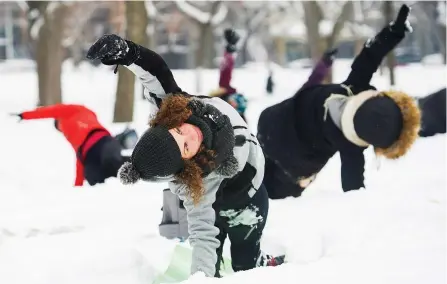  ?? GRAHAM HUGHES/THE CANADIAN PRESS ?? Melissa Ciampanell­i, front, participat­es in an outdoor yoga session at a city park in Montreal, Saturday, February 10, 2018.