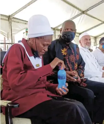  ?? ?? Dr Zweli Mkhize and his wife Dr May Mkhize at their homestead where traditiona­l leaders and church leaders asked him to stand for the presidency.