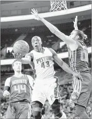  ?? DUANE BURLESON / ASSOCIATED PRESS ?? The Pistons’ Anthony Tolliver shoots over the Hornets’ Spencer Hawes (right) as Frank Kaminsky (left) trails on the play. Charlotte won 99-94.