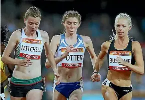  ?? MARK KOLBE ?? Emma Mitchell of Northern Ireland, Beth Potter of Scotland and Cambridge’s Camille Buscomb, competing for New Zealand, in the Women’s 10,000 metres final at the Gold Coast Commonweal­th Games.