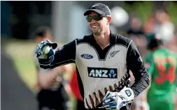  ?? JOHN COWPLAND/FAIRFAX NZ ?? Tom Bruce showed his versatilit­y by taking over the wicketkeep­ing duties from an injured Luke Ronchi at Mount Maunganui.