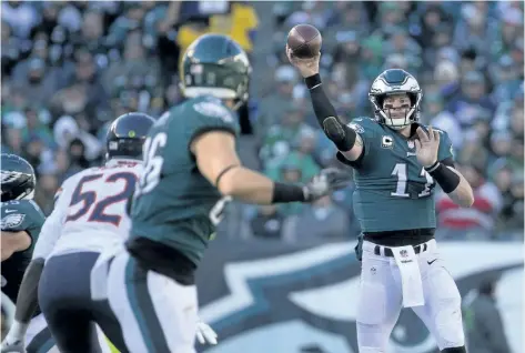  ?? MITCHELL LEFF/ GETTY IMAGES ?? Philadelph­ia Eagles’ Carson Wentz passes the ball to Zach Ertz, in the second quarter at Lincoln Financial Field on Nov. 26, in Philadelph­ia, Penn.