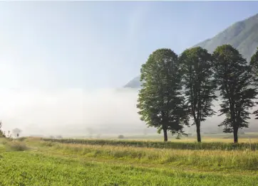  ??  ?? Magisk morgondimm­a över Sočadalen.