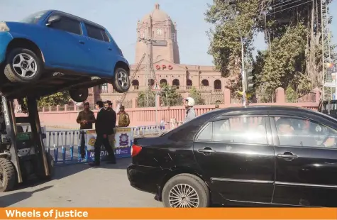  ?? Online ?? A vehicle parked in a ‘no parking’ zone is towed away by the city’s traffic police department, ahead of Chief Justice of Pakistan ■ Mian Saqib Nisar’s arrival at the Lahore Registry.