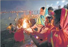  ?? ANIL KUMAR MAURYA/HT ?? Devotees offer prayer at Sangam after take holy dip on the occasion of Basant Panchami in Prayagraj on Tuesday.