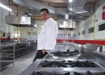  ?? LEAN S. DAVAL, JR. ?? CHEF Clinton Verdaguer Gregorio has whipped up desserts that will be included in a coffeetabl­e book promoting tourism in Davao.