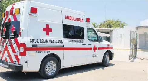  ?? MATÍAS RODRÍGUEZ ?? > Continúa el traslado en ambulancia de pacientes infectados por covid-19 a los hospitales del estado de Sinaloa.