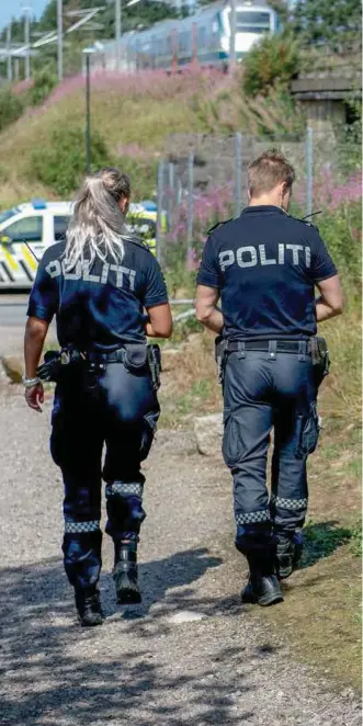  ?? FOTO: CARINA JOHANSEN, NTB SCANPIX ?? Politiet på funnstedet på Varhaug i Rogaland i forbindels­e med drapet på Sunniva Ødegård søndag kveld. Bildet er tatt tirsdag.