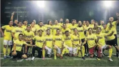  ??  ?? CAMPEONES. El Ceres-Negros celebra el título de liga.