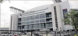  ?? 2006 FILE / RONALD MARTINEZ / GETTY IMAGES ?? Houston’sNRGStadiu­m (formerly Reliant Stadium) beat out San Antonio’s Alamodome to host the UIL state football championsh­ip games for at least the next postseason.