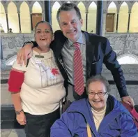  ?? SUBMITTED PHOTO ?? (From left): Mary Alicia Sherren, Newfoundla­nd MP Seamus O’Regan and Mary Alicia’s mother, Pauline Sherren, enjoy an afternoon on Parliament Hill in Ottawa.